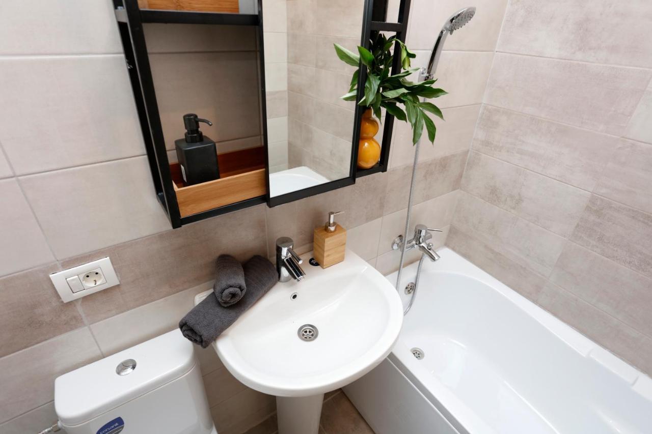 New & Cozy Studio In Ghencea + Netflix Boekarest Buitenkant foto