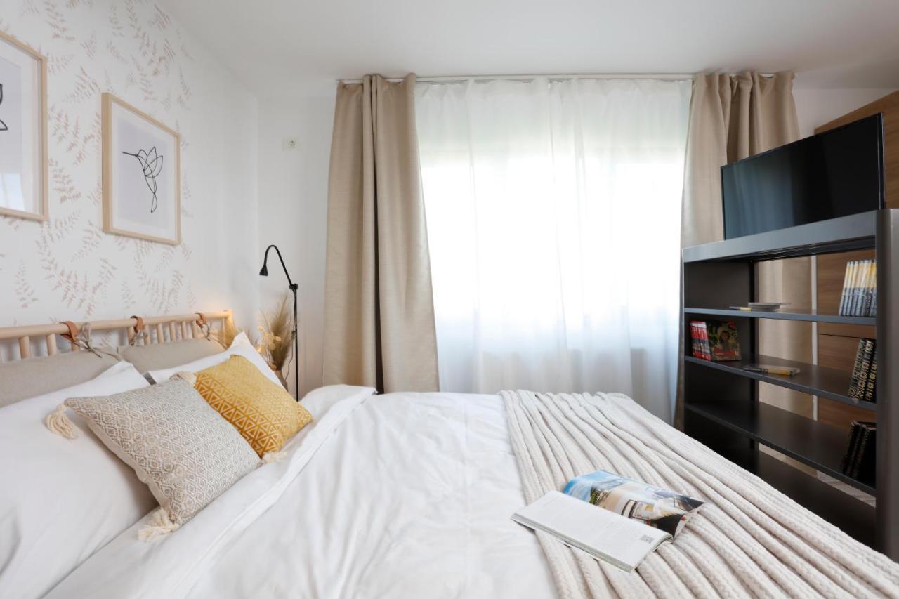 New & Cozy Studio In Ghencea + Netflix Boekarest Buitenkant foto